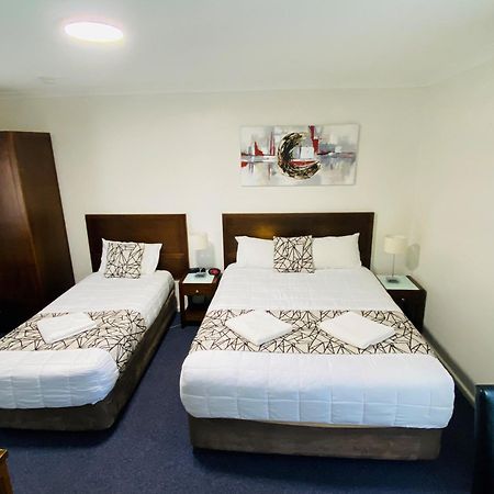 Colonial Lodge Motor Inn Yass Exterior foto