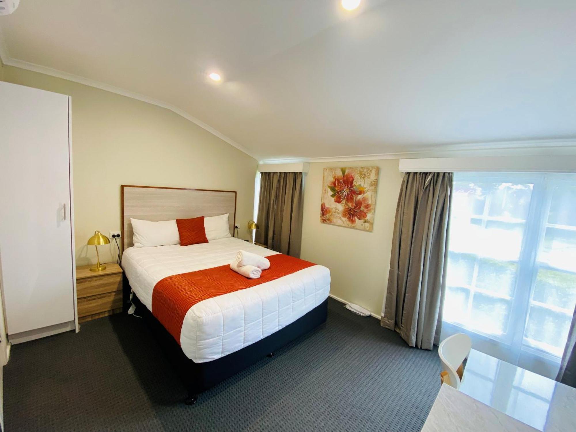 Colonial Lodge Motor Inn Yass Exterior foto