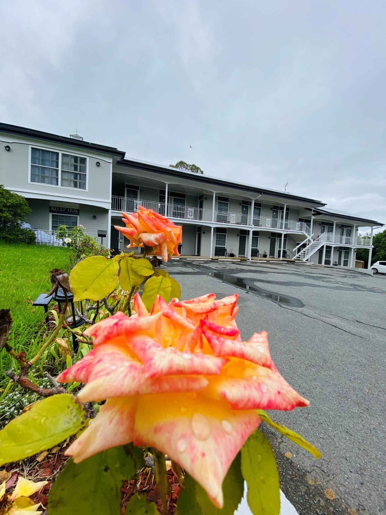 Colonial Lodge Motor Inn Yass Exterior foto